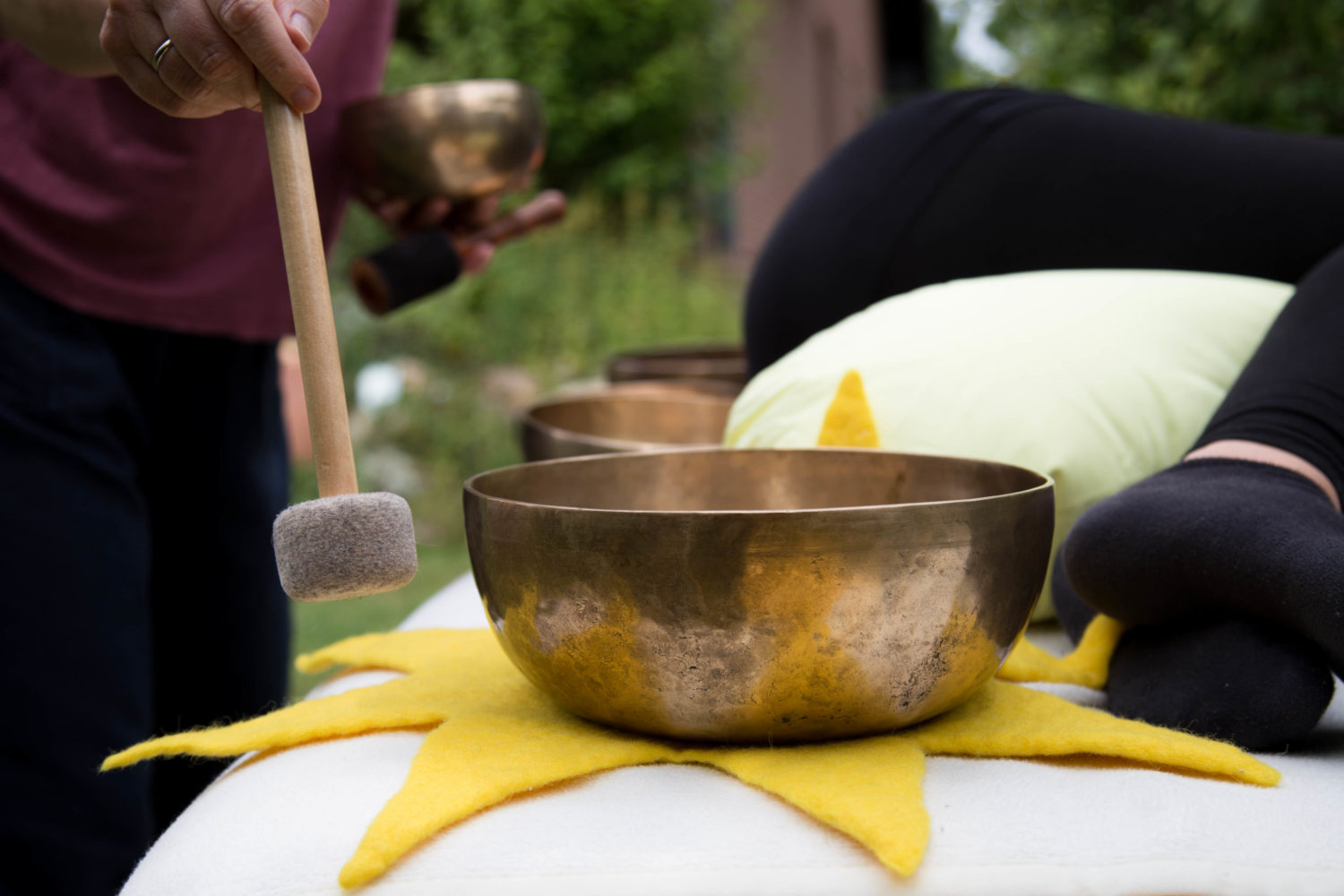 Massage mit Klangschalen